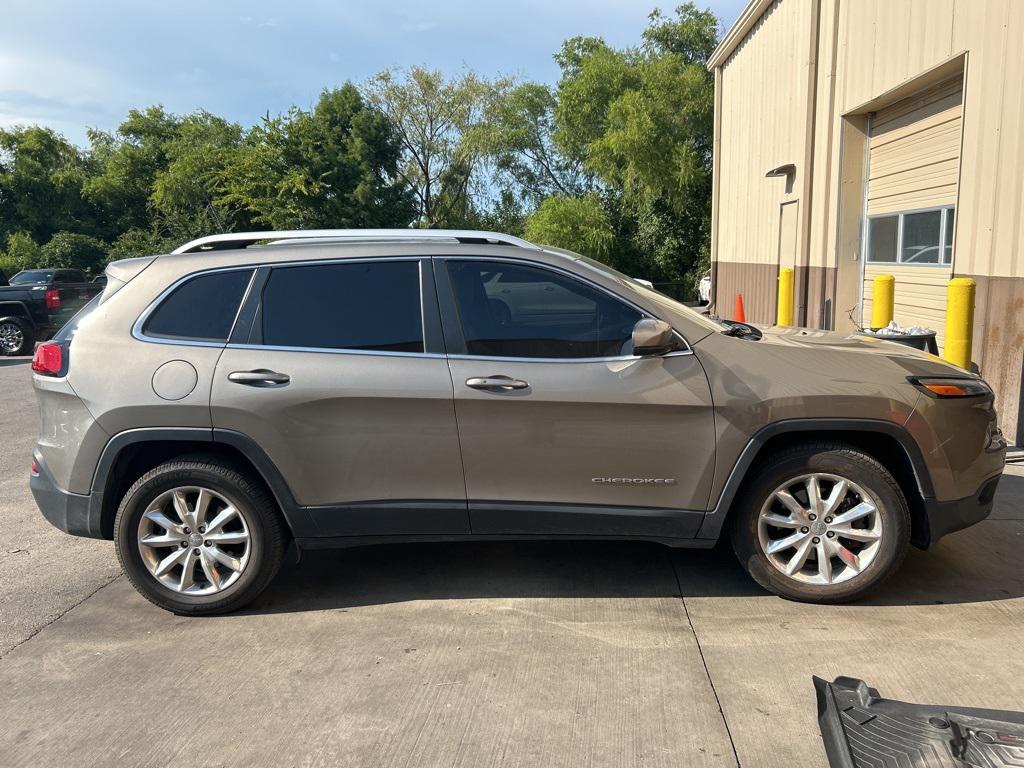 used 2016 Jeep Cherokee car, priced at $11,699