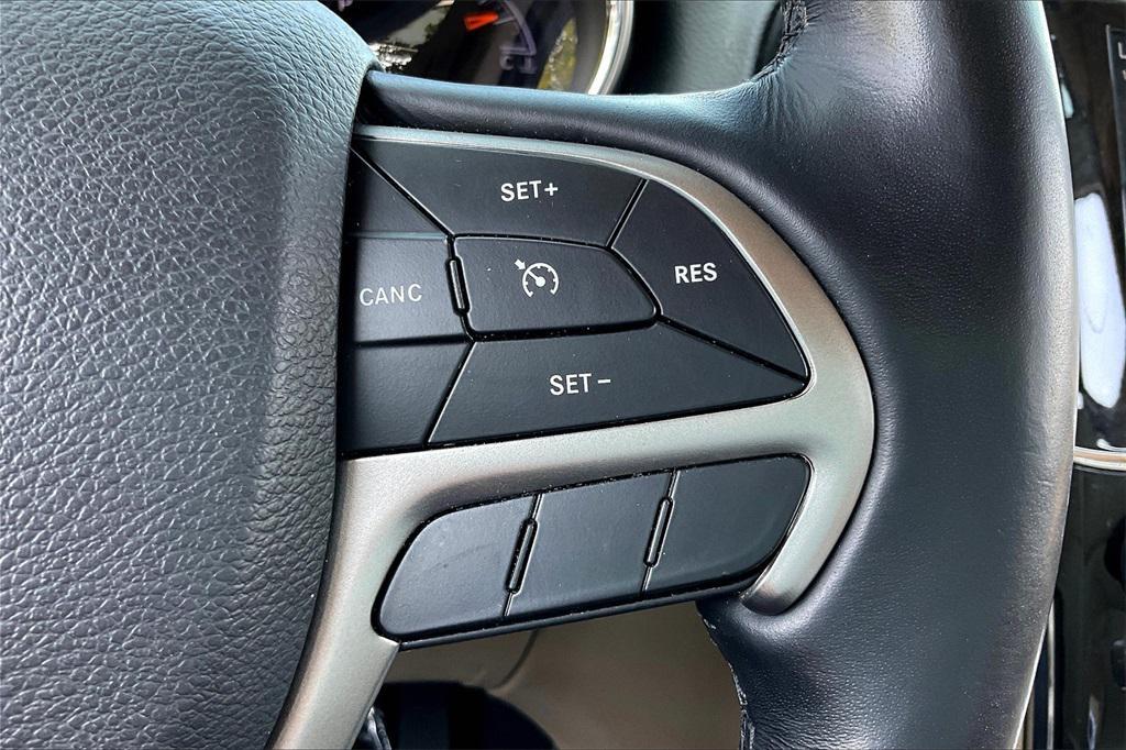 used 2021 Jeep Grand Cherokee car, priced at $18,979