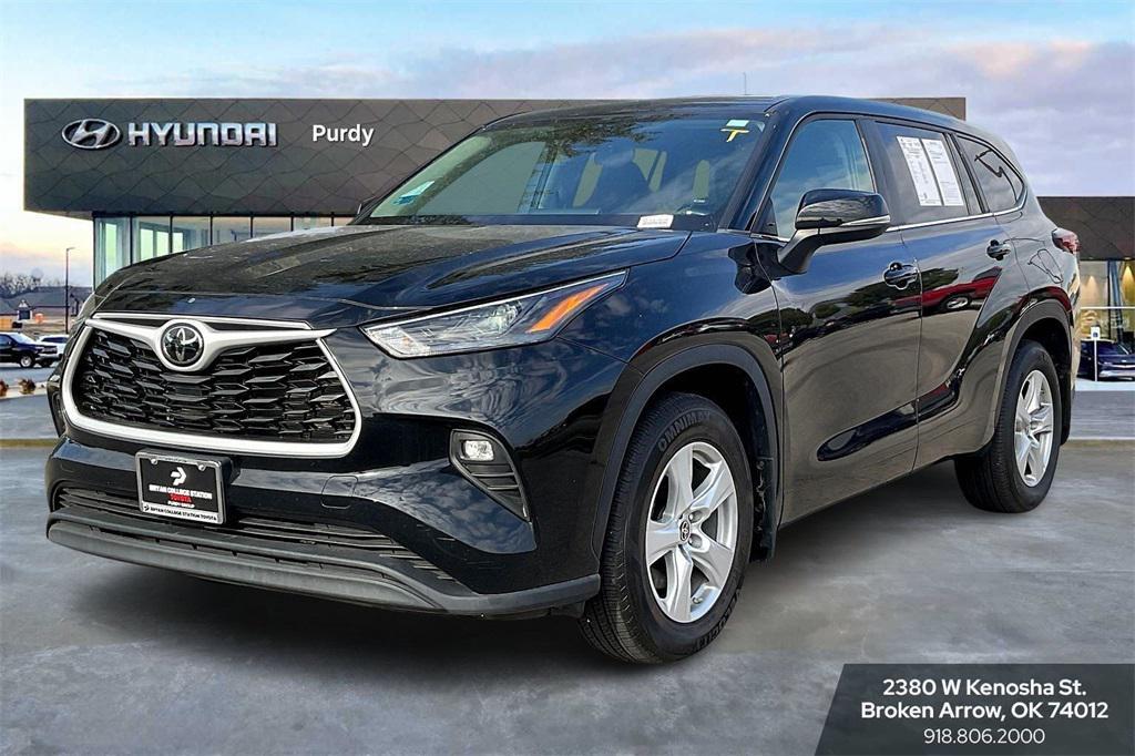 used 2024 Toyota Highlander car, priced at $33,673