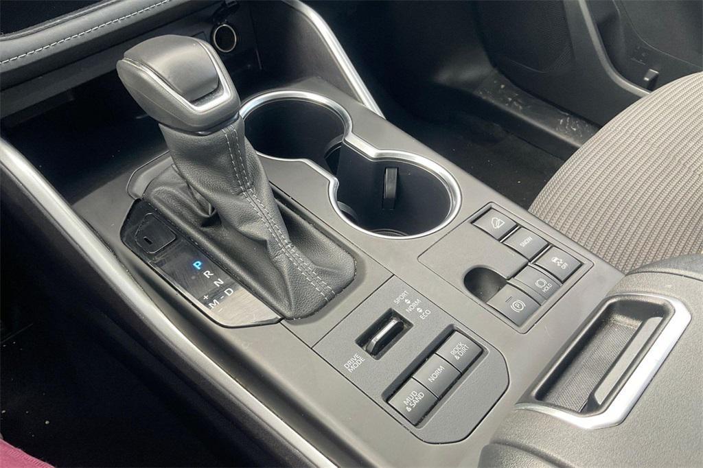 used 2024 Toyota Highlander car, priced at $33,673