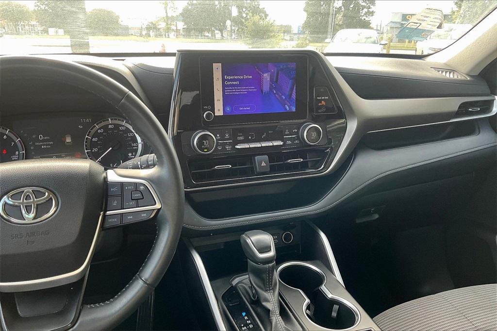 used 2024 Toyota Highlander car, priced at $33,673