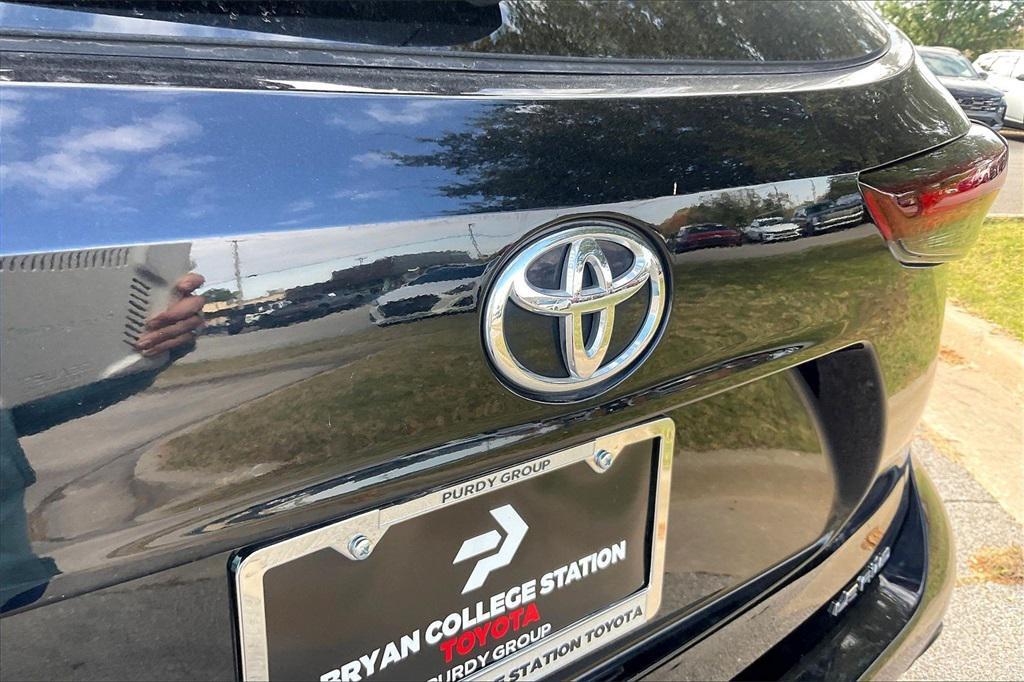 used 2024 Toyota Highlander car, priced at $33,673