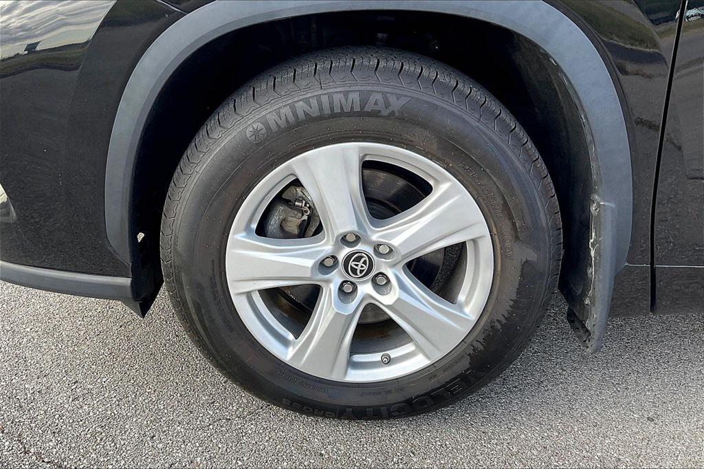 used 2024 Toyota Highlander car, priced at $33,673