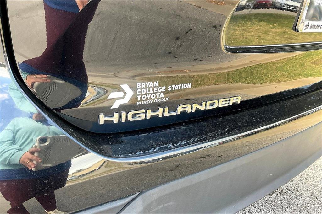 used 2024 Toyota Highlander car, priced at $33,673