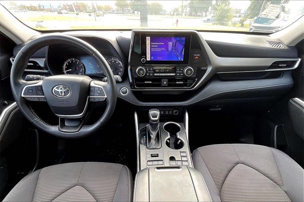 used 2024 Toyota Highlander car, priced at $33,673