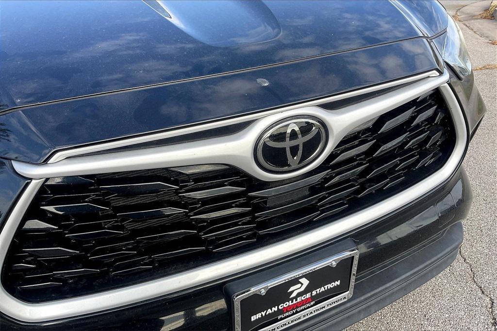 used 2024 Toyota Highlander car, priced at $33,673