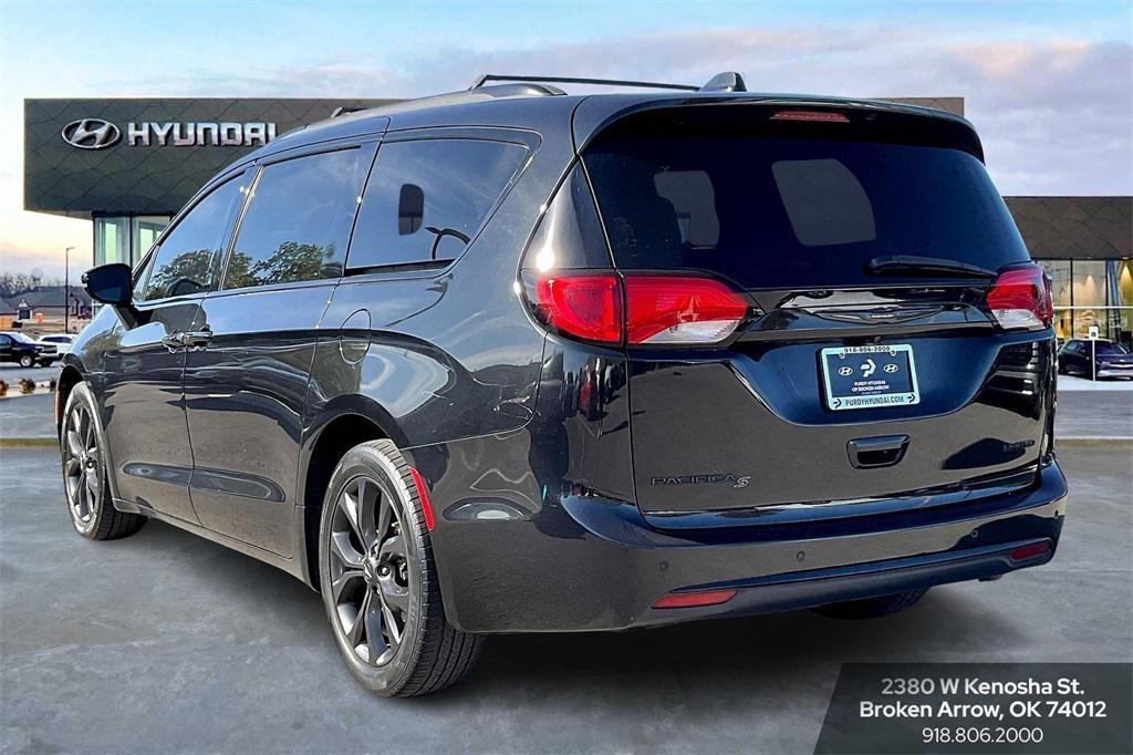 used 2018 Chrysler Pacifica car, priced at $16,711
