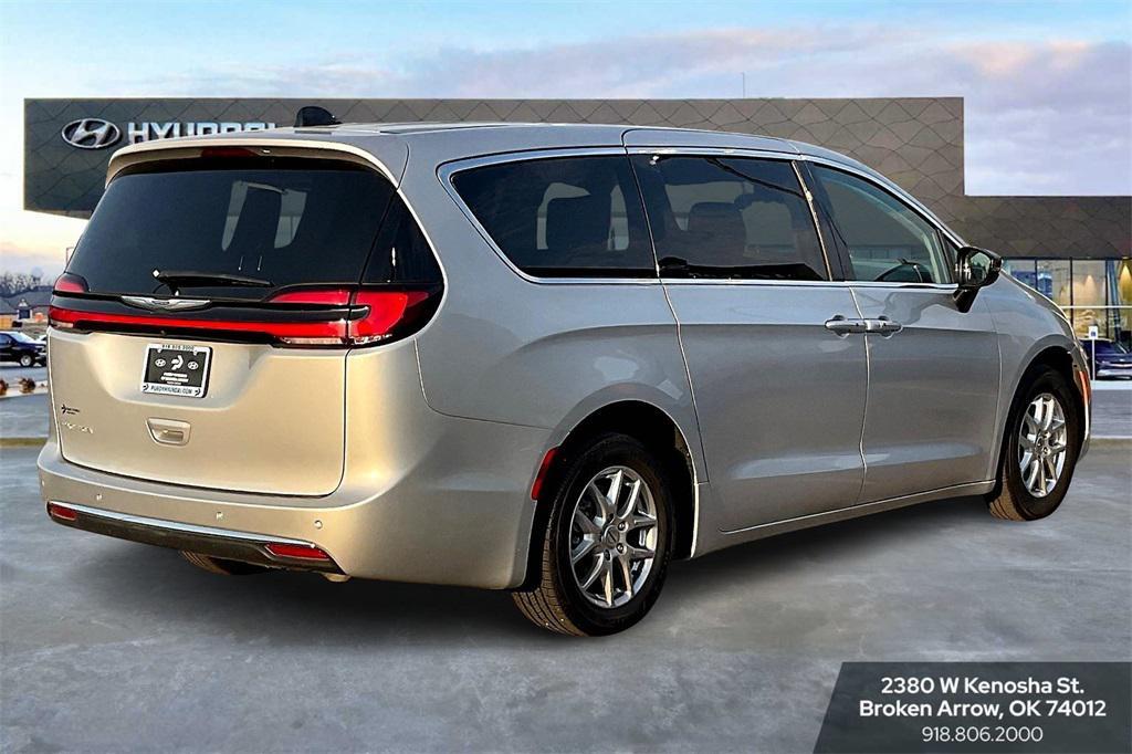 used 2024 Chrysler Pacifica car, priced at $30,766