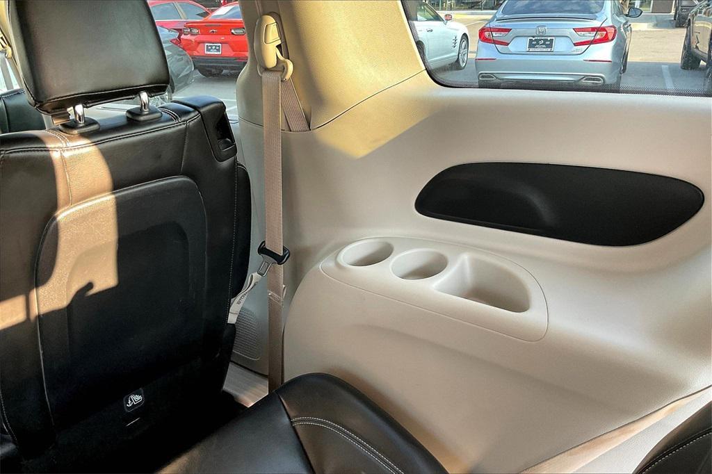 used 2024 Chrysler Pacifica car, priced at $30,766