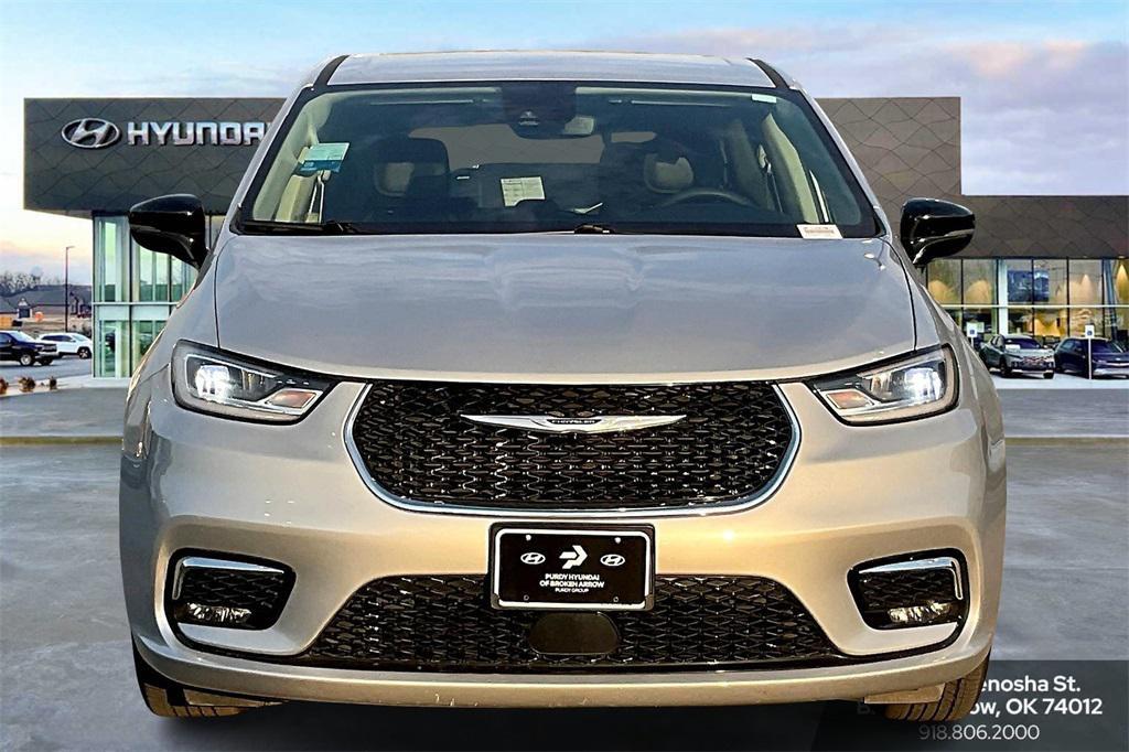 used 2024 Chrysler Pacifica car, priced at $30,766
