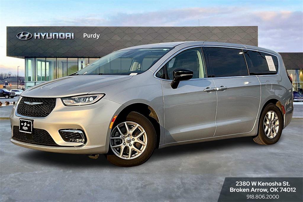 used 2024 Chrysler Pacifica car, priced at $30,766