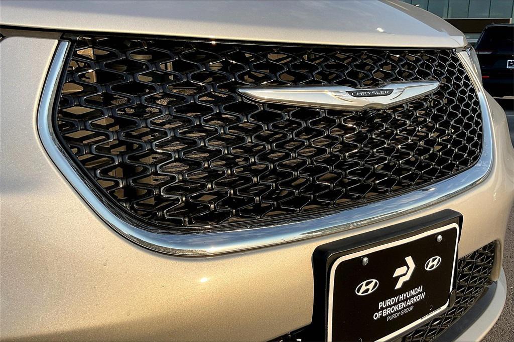 used 2024 Chrysler Pacifica car, priced at $30,766