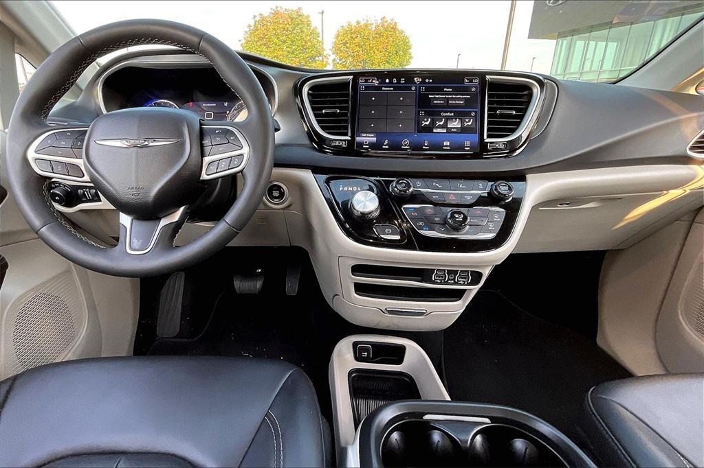used 2024 Chrysler Pacifica car, priced at $30,766