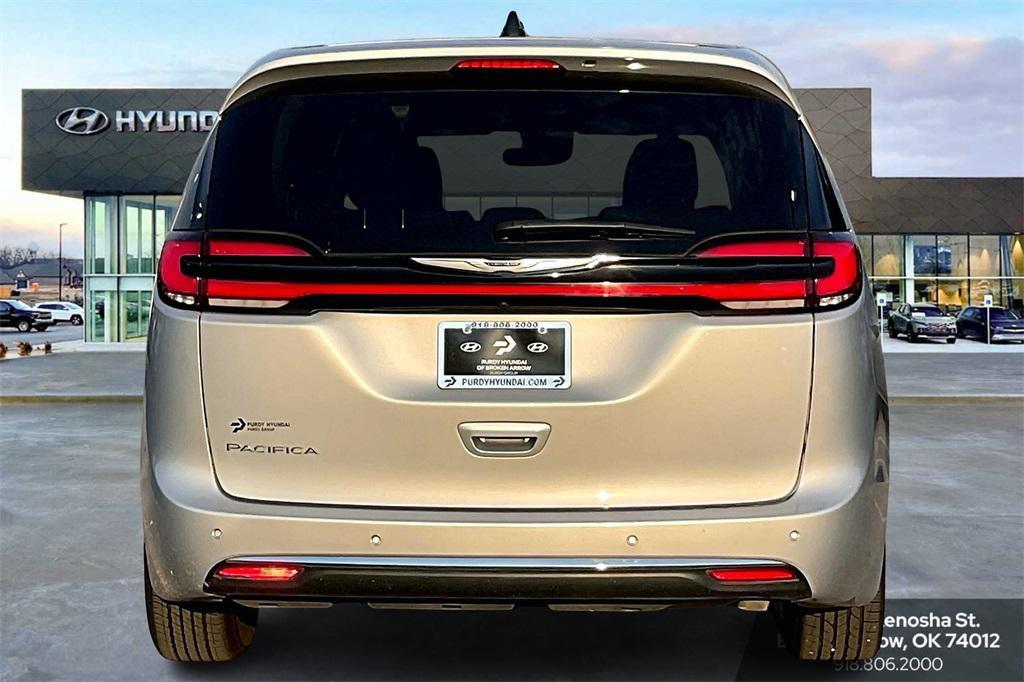 used 2024 Chrysler Pacifica car, priced at $30,766