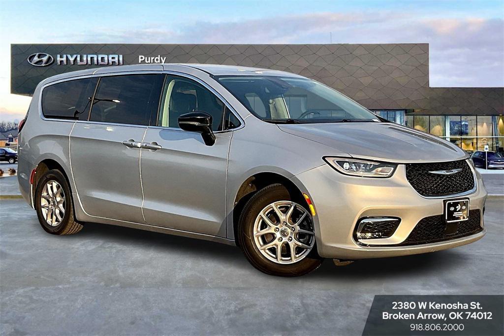used 2024 Chrysler Pacifica car, priced at $30,766