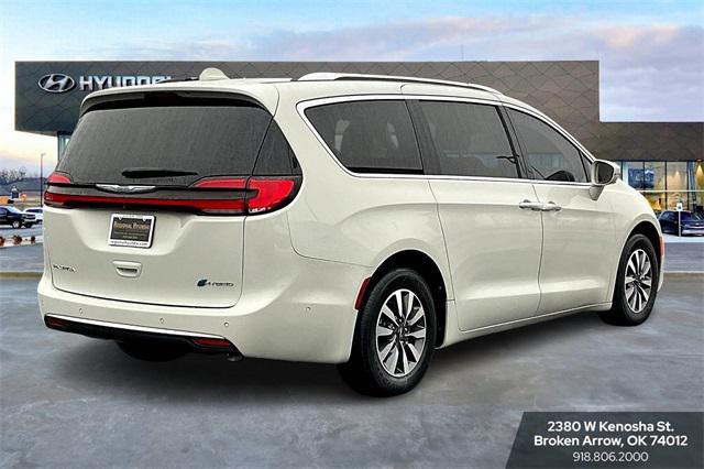 used 2021 Chrysler Pacifica Hybrid car, priced at $29,611