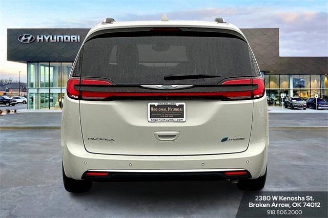 used 2021 Chrysler Pacifica Hybrid car, priced at $29,611