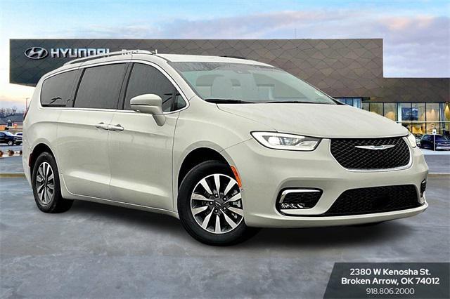 used 2021 Chrysler Pacifica Hybrid car, priced at $29,611