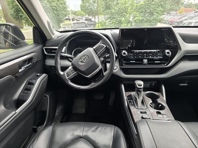 used 2022 Toyota Highlander car, priced at $36,811