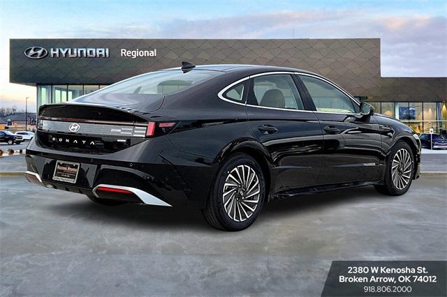 new 2025 Hyundai Sonata Hybrid car, priced at $34,774