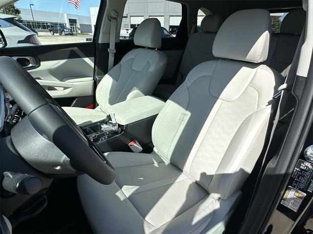 new 2025 Kia Sorento car, priced at $32,490
