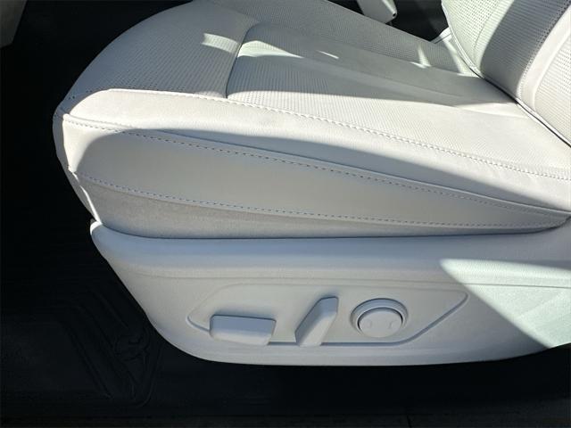 new 2025 Kia Sorento car, priced at $32,490
