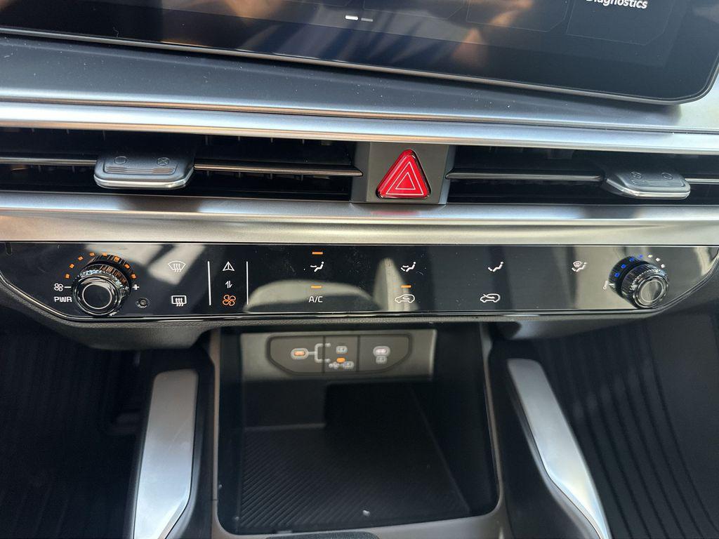 new 2025 Kia Sorento car, priced at $28,440