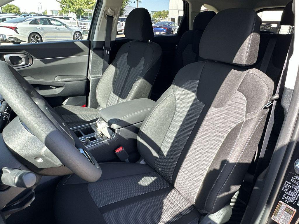 new 2025 Kia Sorento car, priced at $28,440