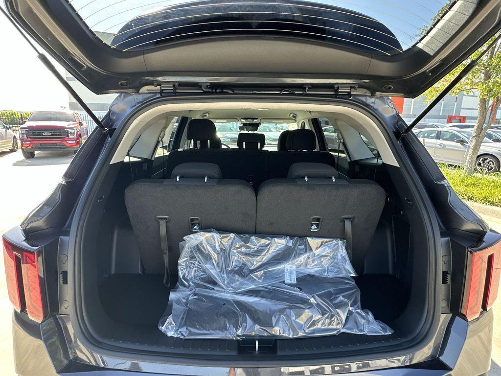new 2025 Kia Sorento car, priced at $28,440