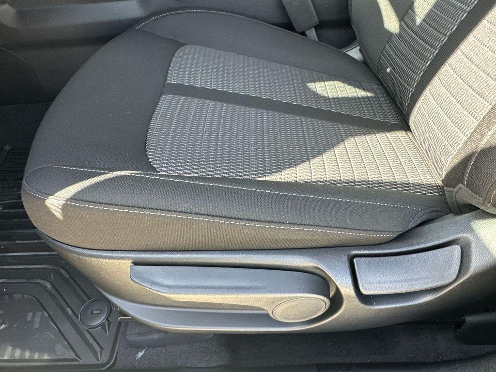 new 2025 Kia Sorento car, priced at $28,440