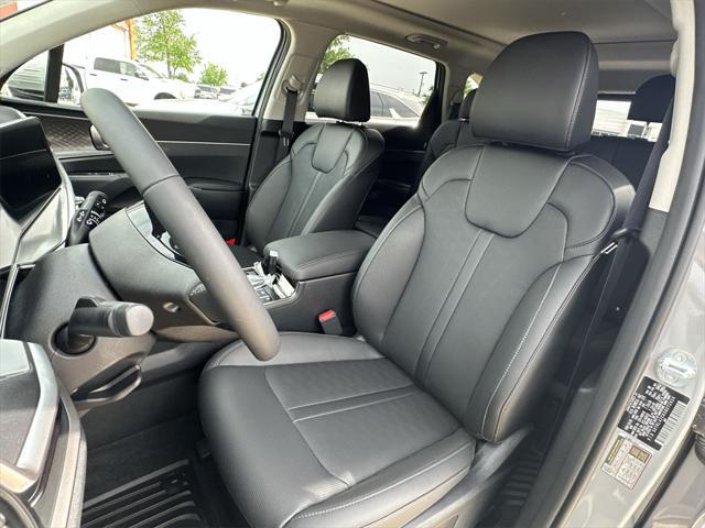 new 2025 Kia Sorento car, priced at $34,695