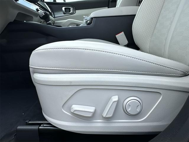 new 2025 Kia Sorento car, priced at $35,080