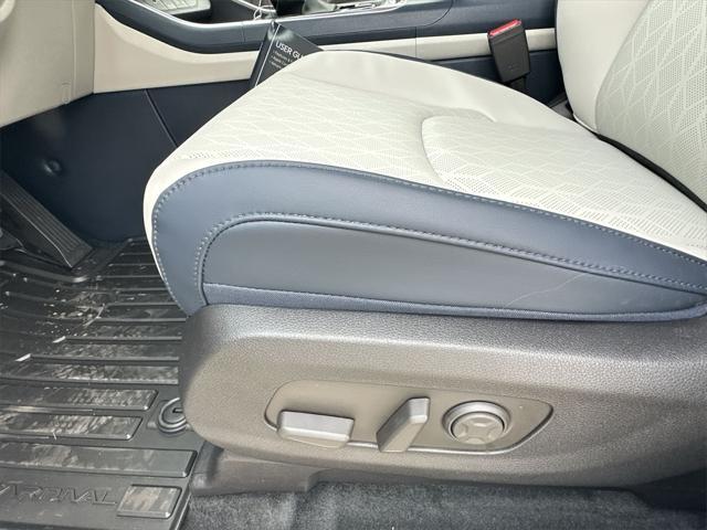 new 2025 Kia Carnival car, priced at $44,719