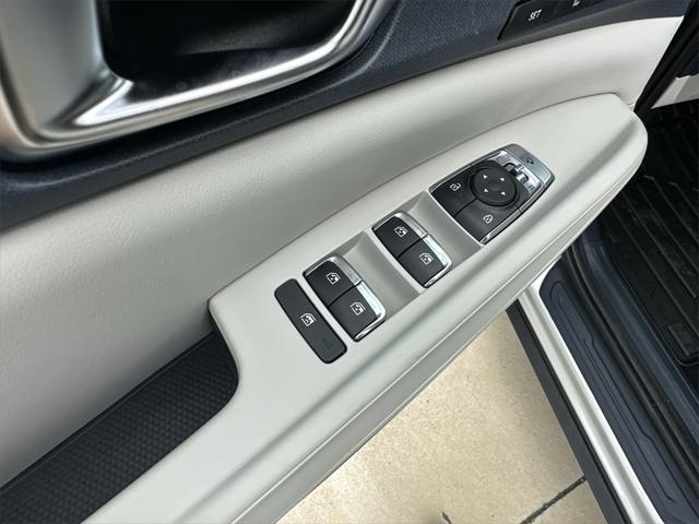 new 2025 Kia Carnival car, priced at $44,719