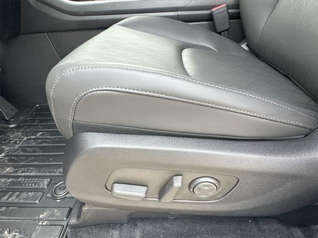 new 2025 Kia Carnival car, priced at $46,139