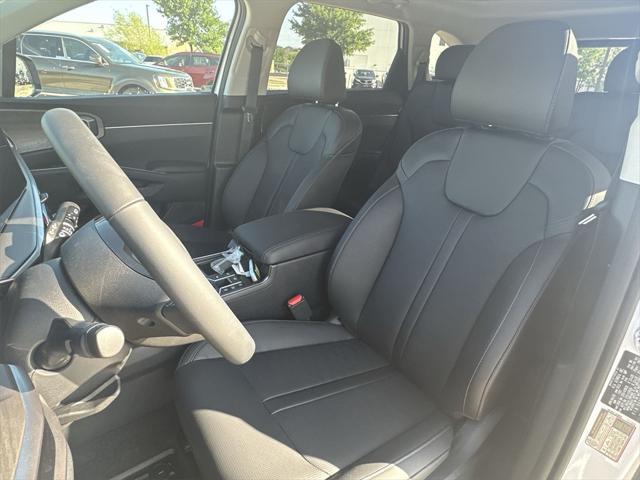 new 2025 Kia Sorento car, priced at $39,314