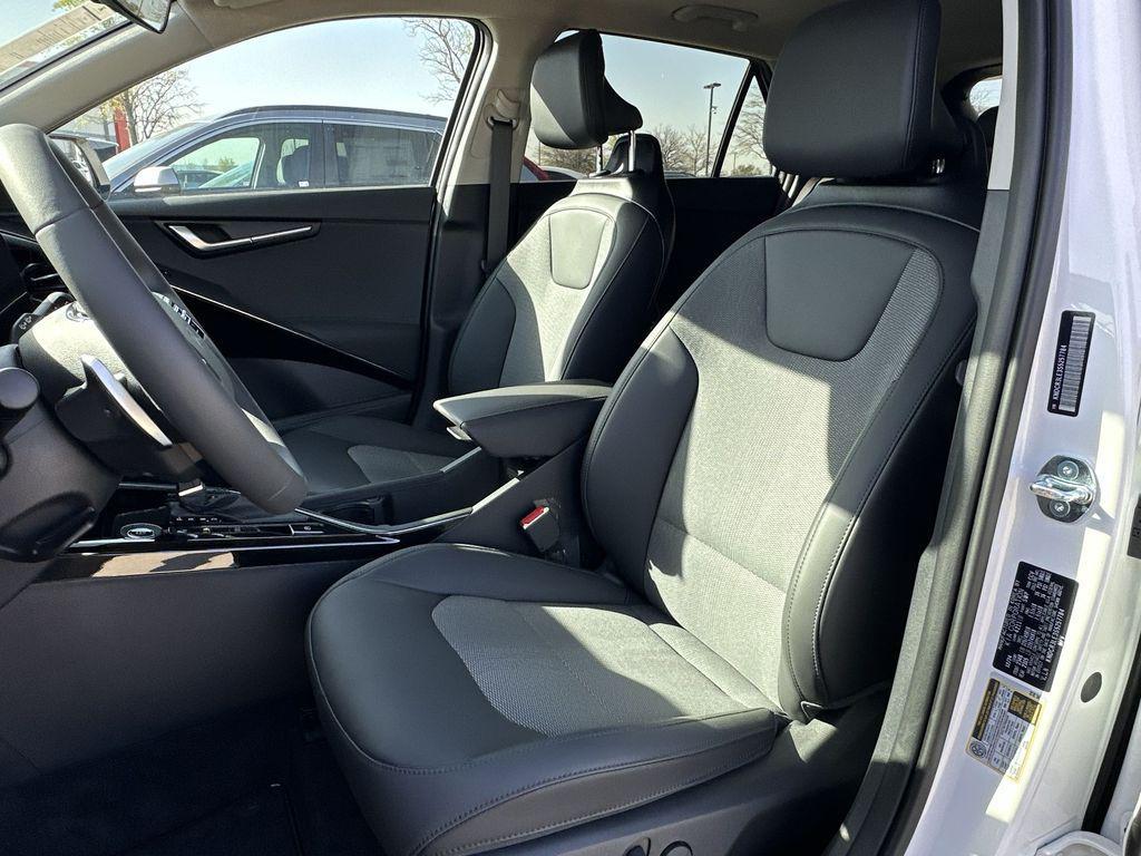 new 2025 Kia Niro car, priced at $29,143