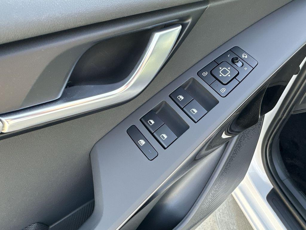 new 2025 Kia Niro car, priced at $29,143