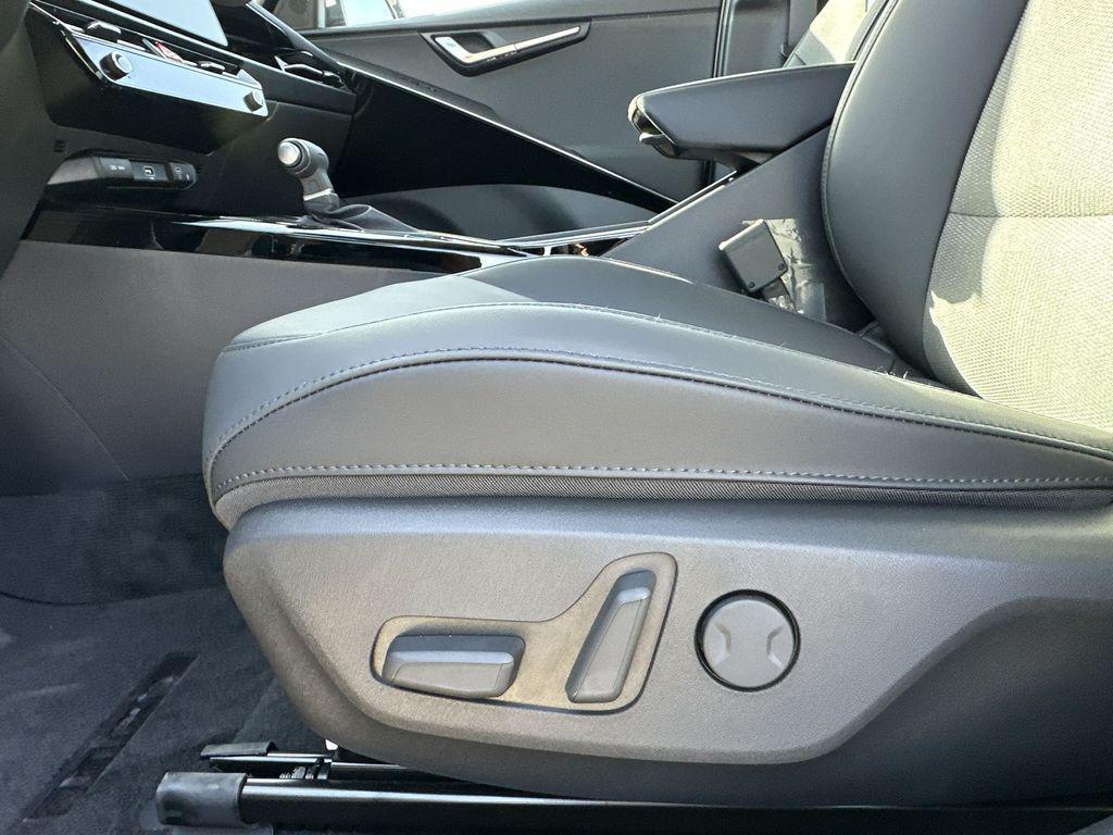 new 2025 Kia Niro car, priced at $29,143