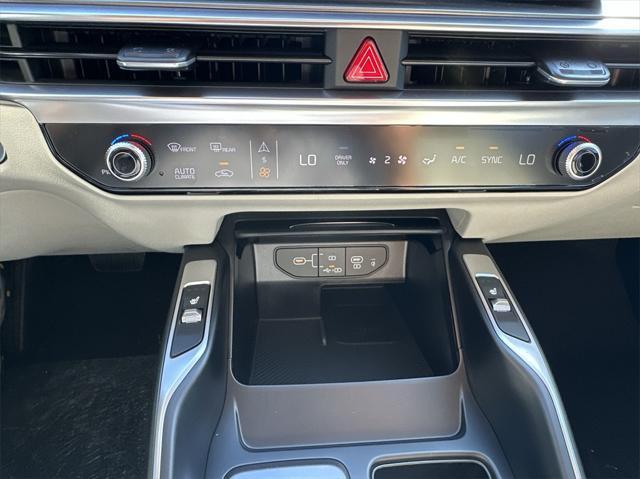 new 2025 Kia Sorento Hybrid car, priced at $38,991