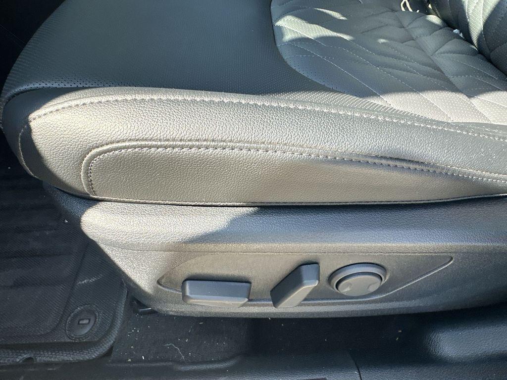 new 2025 Kia Sportage car, priced at $35,215