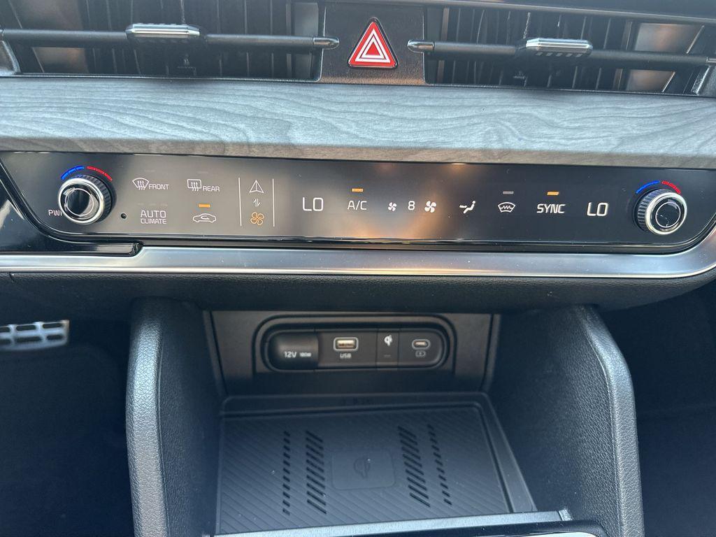 new 2025 Kia Sportage car, priced at $35,215