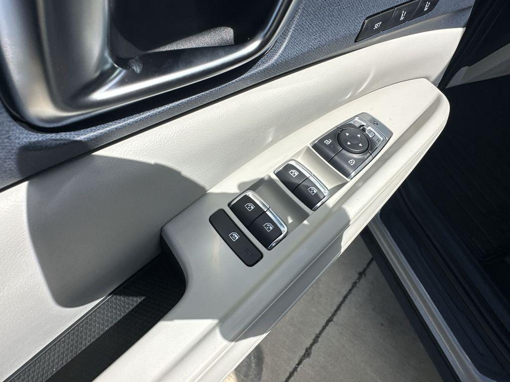 new 2026 Kia Carnival car, priced at $45,226