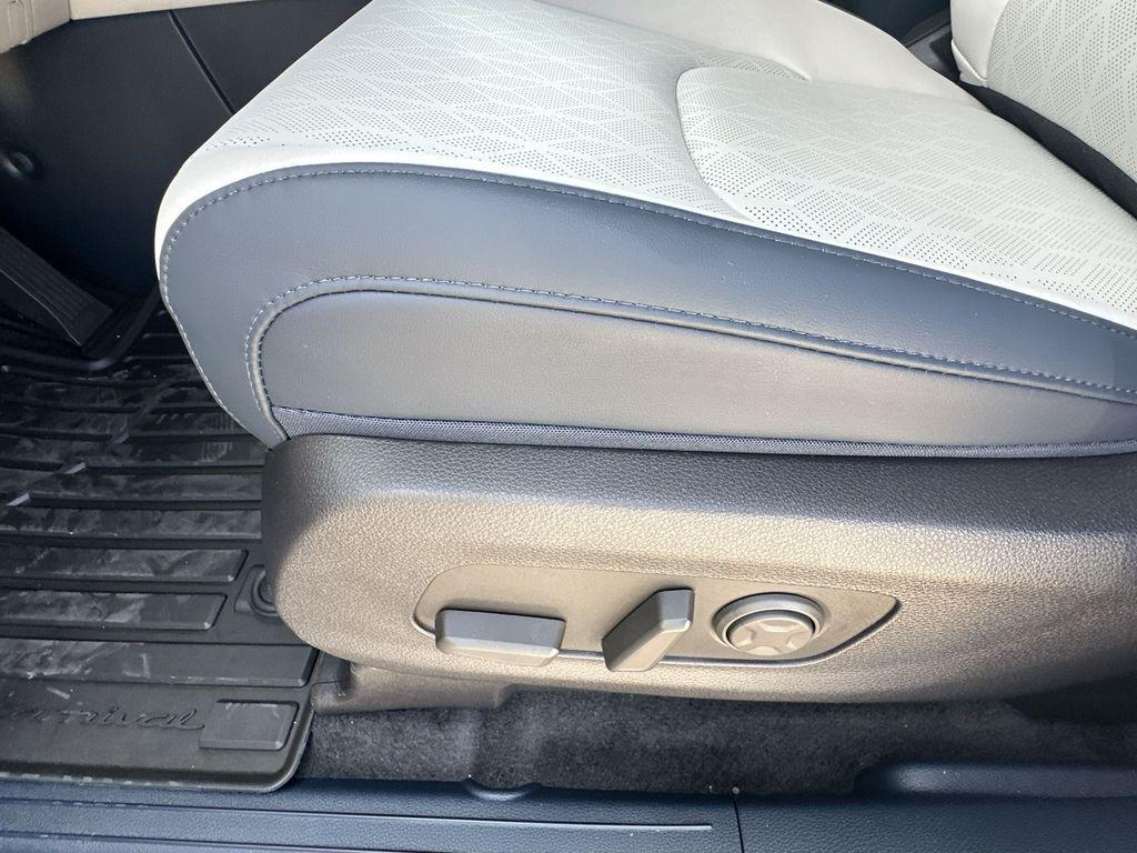 new 2026 Kia Carnival car, priced at $45,226