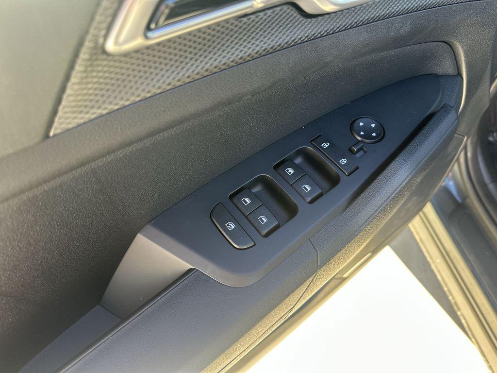 new 2025 Kia Sportage Hybrid car, priced at $27,258