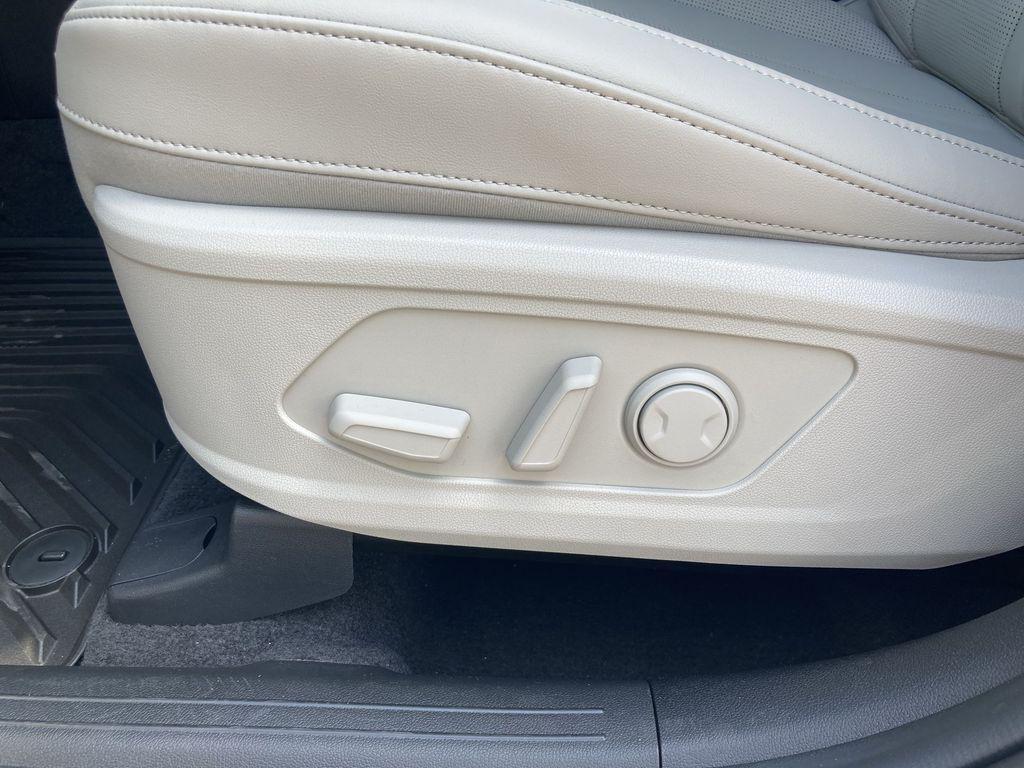 new 2025 Kia Sorento car, priced at $32,592