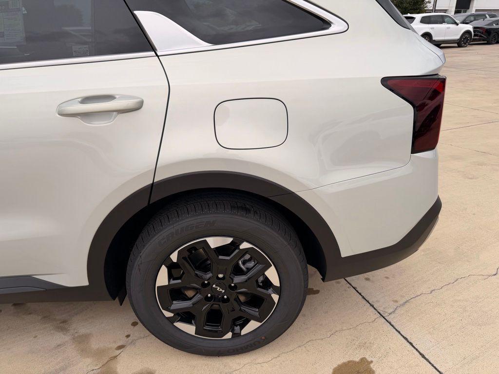 new 2026 Kia Sorento car, priced at $33,475
