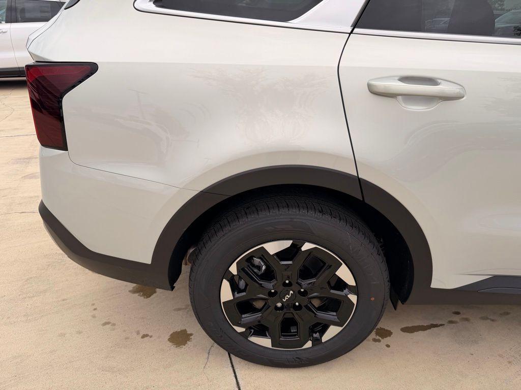 new 2026 Kia Sorento car, priced at $33,475