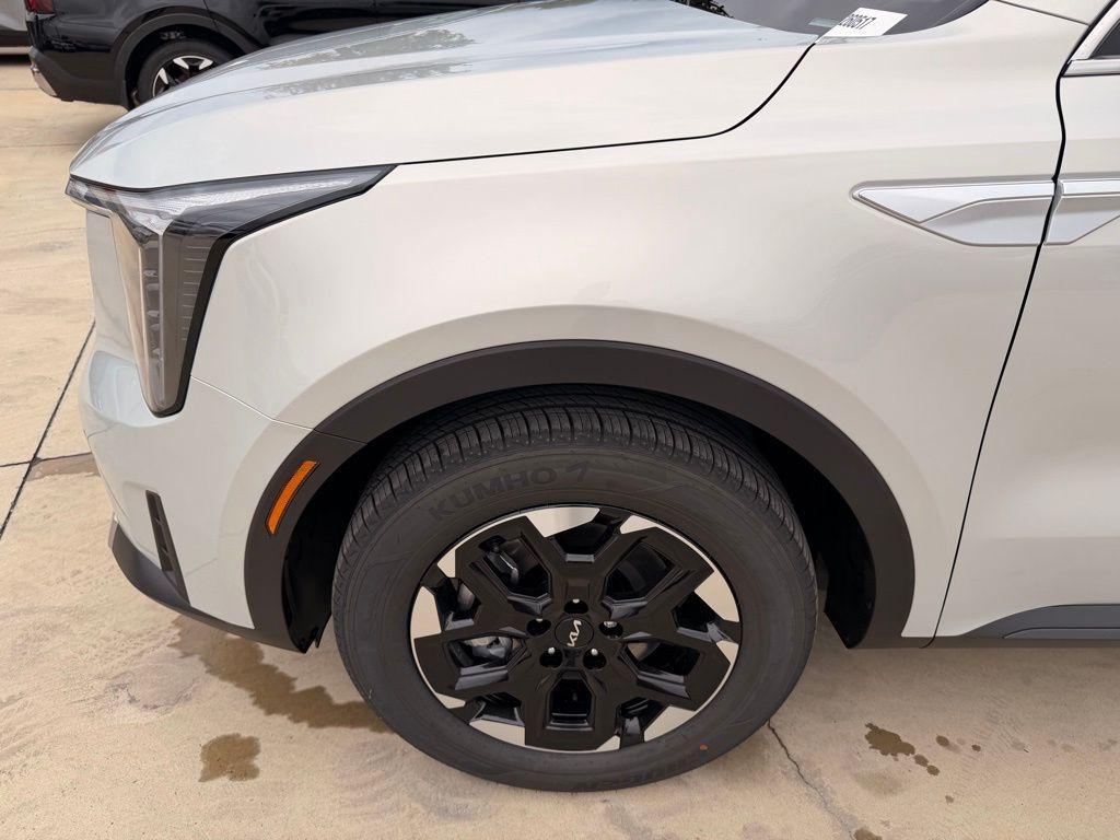 new 2026 Kia Sorento car, priced at $33,475