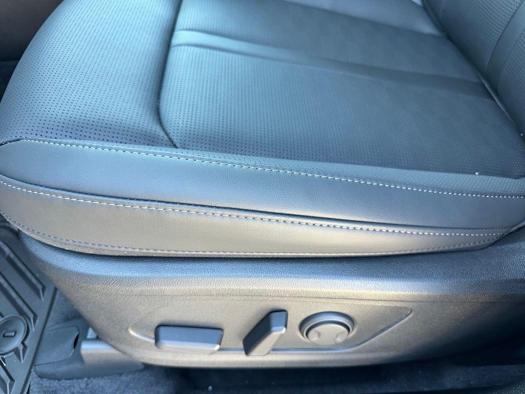 new 2026 Kia Sorento car, priced at $33,475